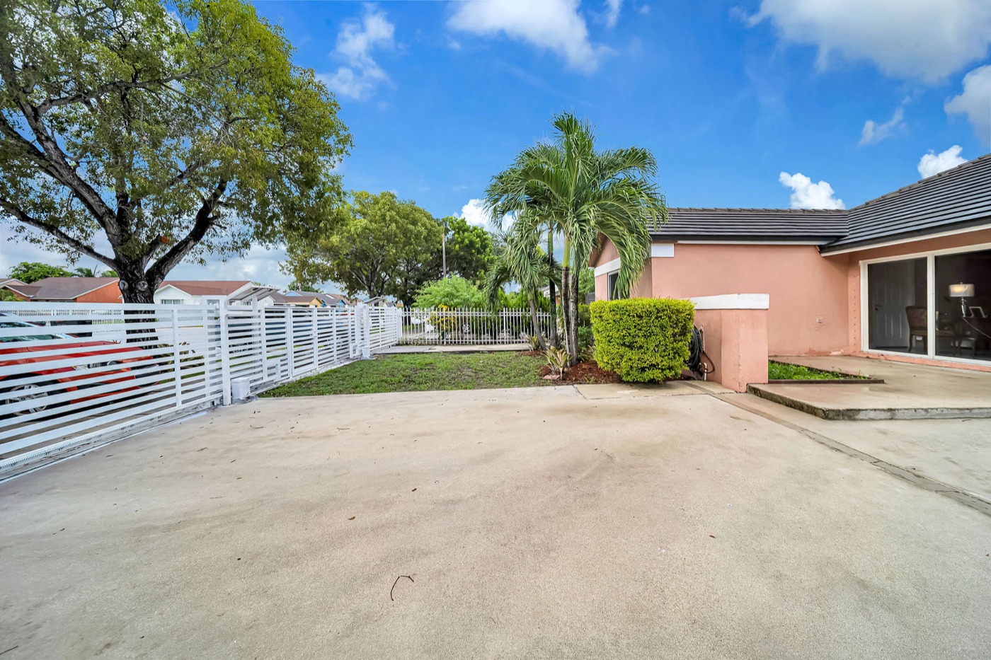 20273 NW 32nd Ave, photo 3